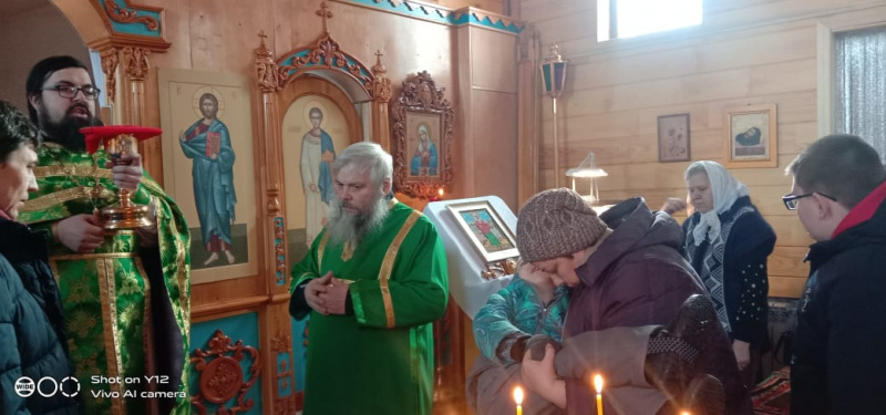 Дети-ангелы помолились на Божественной литургии в храме иконы Божией Матери "Умиление" города Бийска